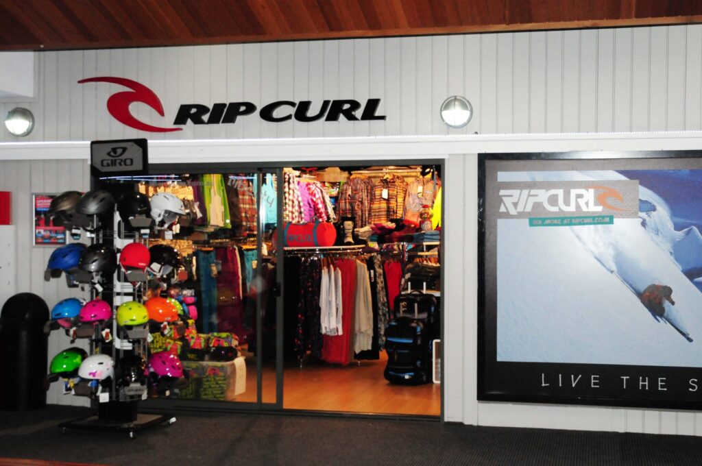 Rip Curl Dari Ombak ke Streetwear, Brand Surfing yang Tetap Ngangkat Gaya 3 rip curl streetwear