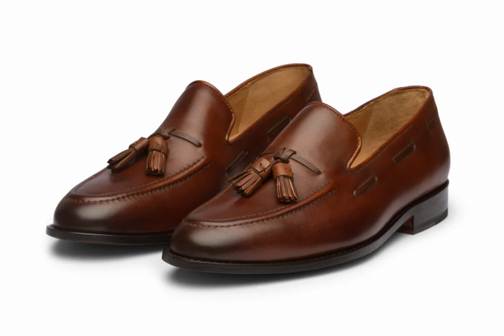 Macam-Macam Loafers Santai Tapi Tetap Stylish, Bro! 3 tassel loafers