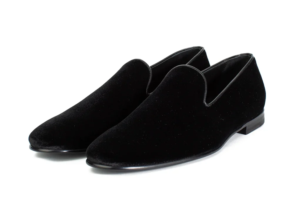 Macam-Macam Loafers Santai Tapi Tetap Stylish, Bro! 8 slipper loafers