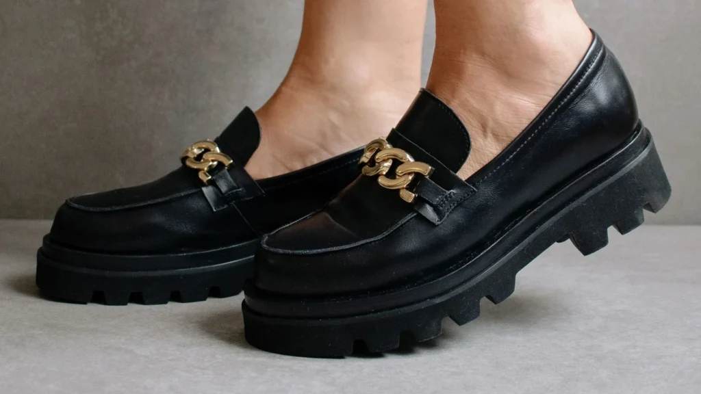 Macam-Macam Loafers Santai Tapi Tetap Stylish, Bro! 9 platform loafers