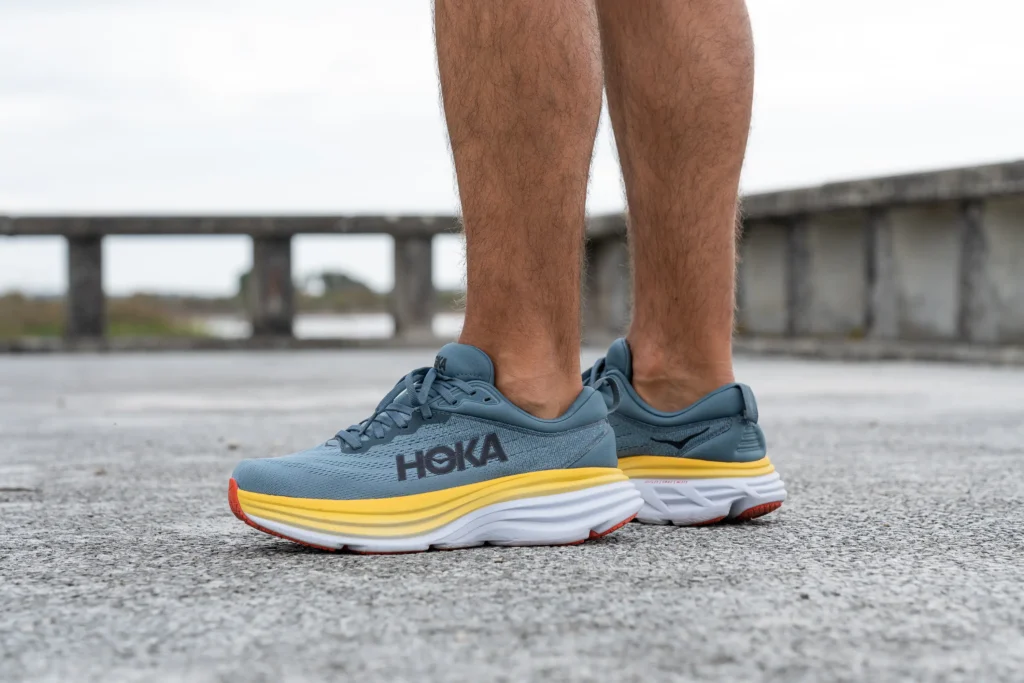 HOKA ONE ONE Sepatu Gede Tapi Ringan, Cocok Buat Kamu yang Aktif & Gak Mau Ribet 3 hoka bondi series